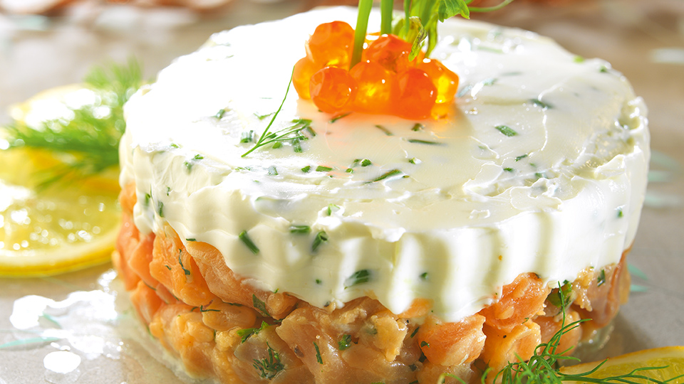 Priemr plano de la receta Alteza de tartar de salmón y queso